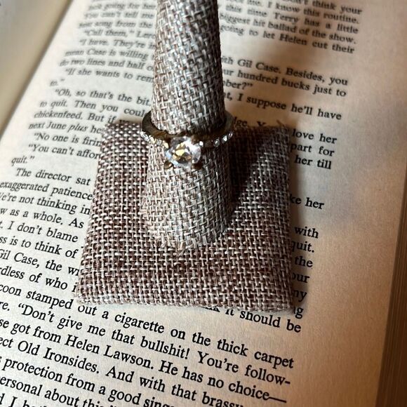 Gold Rhinestone Ring Sz 9 - Picture 2 of 4